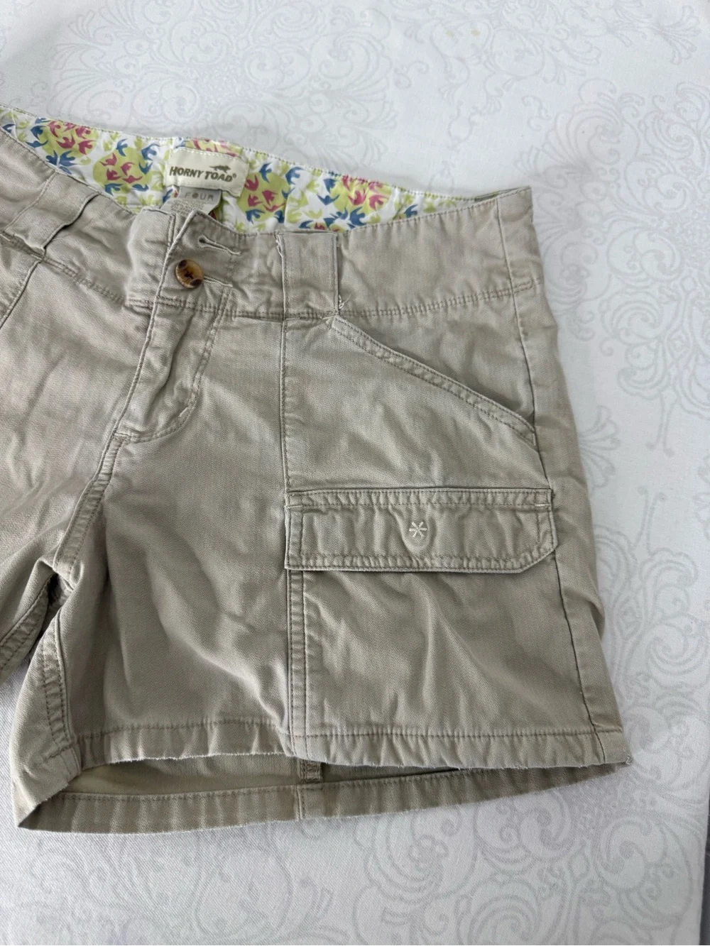 HORNY TOAD ORGANIC COTTON BLEND CARGO SHORTS (MISSING ONE BUTTON) SIZE 4